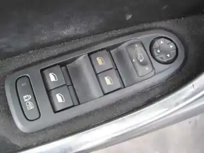 Véhicule à la ferraille peugeot 308 sw premium de l'année 2009 alimenté 9hz