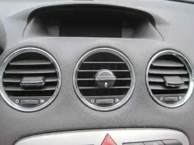 Véhicule à la ferraille peugeot 308 sw premium de l'année 2009 alimenté 9hz