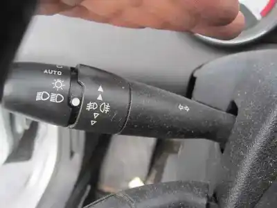 Véhicule à la ferraille peugeot 308 sw premium de l'année 2009 alimenté 9hz