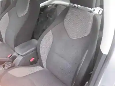 Véhicule à la ferraille peugeot 308 sw premium de l'année 2009 alimenté 9hz