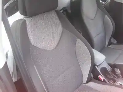 Véhicule à la ferraille peugeot 308 sw premium de l'année 2009 alimenté 9hz