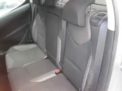 Véhicule à la ferraille peugeot 308 sw premium de l'année 2009 alimenté 9hz