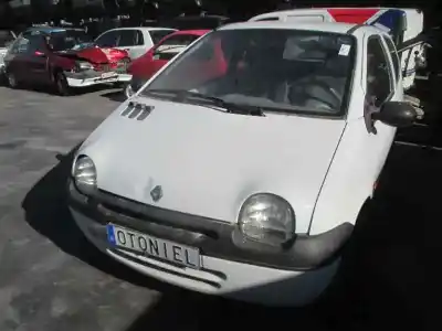 Véhicule à la ferraille otras marcas twingo i (co6) 1.2 alize de l'année 1998 alimenté d7f
