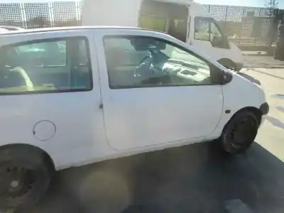 Véhicule à la ferraille otras marcas twingo i (co6) 1.2 alize de l'année 1998 alimenté d7f