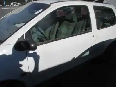 Véhicule à la ferraille otras marcas twingo i (co6) 1.2 alize de l'année 1998 alimenté d7f