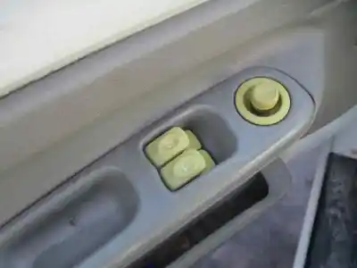 Véhicule à la ferraille otras marcas twingo i (co6) 1.2 alize de l'année 1998 alimenté d7f