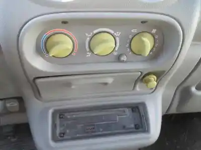 Véhicule à la ferraille otras marcas twingo i (co6) 1.2 alize de l'année 1998 alimenté d7f