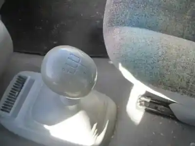 Véhicule à la ferraille otras marcas twingo i (co6) 1.2 alize de l'année 1998 alimenté d7f