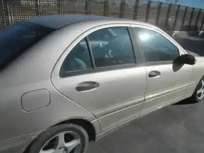 Здавання транспортного засобу mercedes-benz clase c (w203) berlina 220 cdi (203.006) року 2002 потужний 611962