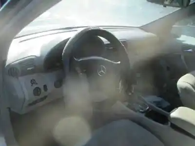 Здавання транспортного засобу mercedes-benz clase c (w203) berlina 220 cdi (203.006) року 2002 потужний 611962