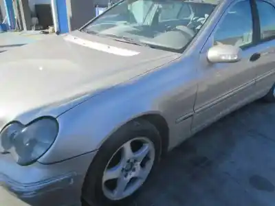 Здавання транспортного засобу mercedes-benz clase c (w203) berlina 220 cdi (203.006) року 2002 потужний 611962
