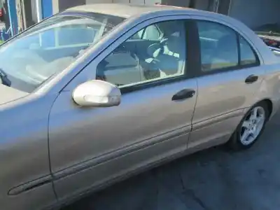Здавання транспортного засобу mercedes-benz clase c (w203) berlina 220 cdi (203.006) року 2002 потужний 611962