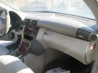 Здавання транспортного засобу mercedes-benz clase c (w203) berlina 220 cdi (203.006) року 2002 потужний 611962
