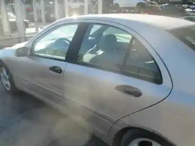 Здавання транспортного засобу mercedes-benz clase c (w203) berlina 220 cdi (203.006) року 2002 потужний 611962