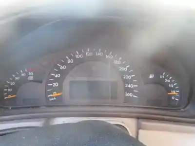 Здавання транспортного засобу mercedes-benz clase c (w203) berlina 220 cdi (203.006) року 2002 потужний 611962