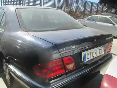 Sloopvoertuig mercedes-benz clase e (w210) berlina diesel 300 turbodiesel (210.025) van het jaar 1998 aangedreven 606962