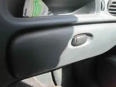 Veículo de Sucata renault megane i berlina hatchback (ba0) 1.9 dti diesel cat 98 cv / 72 kw do ano 1998 alimentado f9q