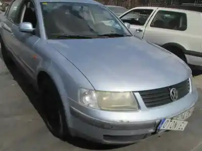 Здавання транспортного засобу VOLKSWAGEN PASSAT BERLINA (3B2) Berlina року 1997 потужний AHU 1Z