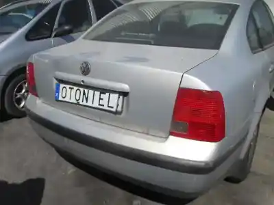 Vehículo de desguace VOLKSWAGEN PASSAT BERLINA (3B2) Comfortline del año 1999 con motor AJM