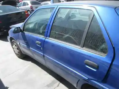 Véhicule à la ferraille citroen saxo 1.4 sx de l'année 2001 alimenté kfw