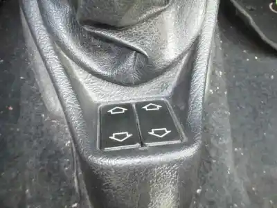 Véhicule à la ferraille citroen saxo 1.4 sx de l'année 2001 alimenté kfw