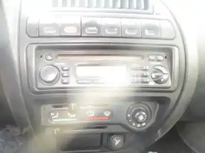 Véhicule à la ferraille citroen saxo 1.4 sx de l'année 2001 alimenté kfw
