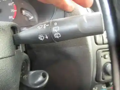 Véhicule à la ferraille citroen saxo 1.4 sx de l'année 2001 alimenté kfw