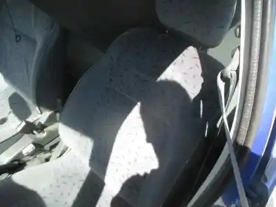 Véhicule à la ferraille citroen saxo 1.4 sx de l'année 2001 alimenté kfw