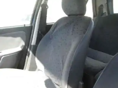 Véhicule à la ferraille citroen saxo 1.4 sx de l'année 2001 alimenté kfw