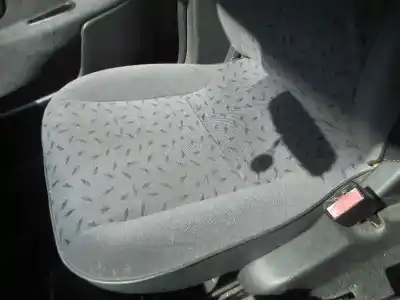 Véhicule à la ferraille citroen saxo 1.4 sx de l'année 2001 alimenté kfw