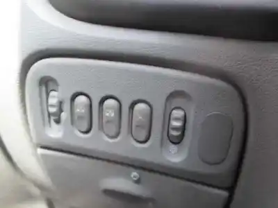 Здавання транспортного засобу renault scenic (ja..) 1.6 16v expression року 2000 потужний k4m a7