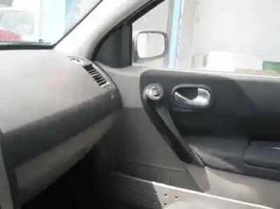 Véhicule à la ferraille renault megane ii classic berlina confort authentique de l'année 2004 alimenté k4j750