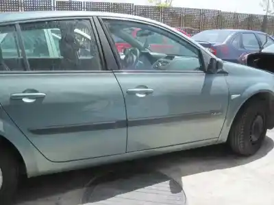 Véhicule à la ferraille renault megane ii classic berlina confort authentique de l'année 2004 alimenté k4j750
