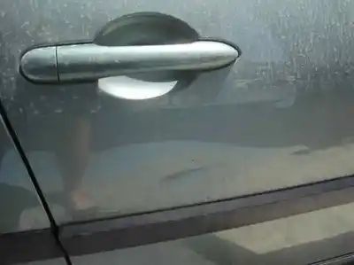 Véhicule à la ferraille renault megane ii classic berlina confort authentique de l'année 2004 alimenté k4j750