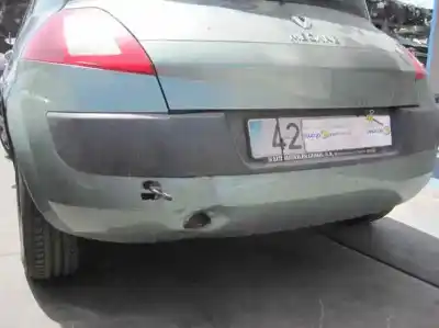 Véhicule à la ferraille renault megane ii classic berlina confort authentique de l'année 2004 alimenté k4j750