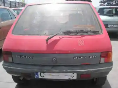 Véhicule à la ferraille peugeot 205 berlina 1.3 gasolina de l'année 1986 alimenté 1g1e