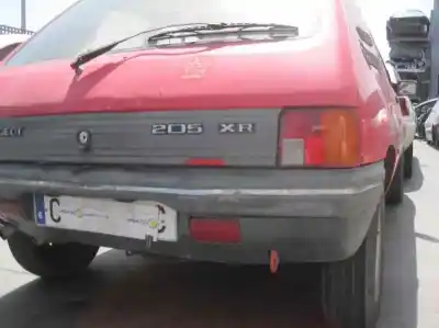 Véhicule à la ferraille peugeot 205 berlina 1.3 gasolina de l'année 1986 alimenté 1g1e