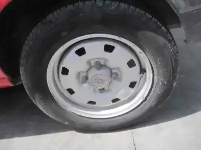 Véhicule à la ferraille peugeot 205 berlina 1.3 gasolina de l'année 1986 alimenté 1g1e
