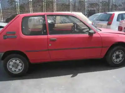 Véhicule à la ferraille peugeot 205 berlina 1.3 gasolina de l'année 1986 alimenté 1g1e