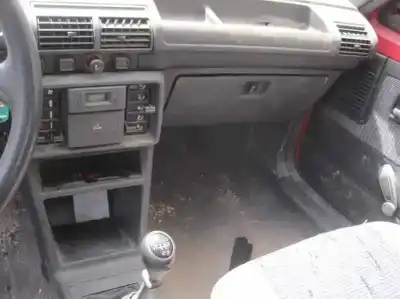 Véhicule à la ferraille peugeot 205 berlina 1.3 gasolina de l'année 1986 alimenté 1g1e