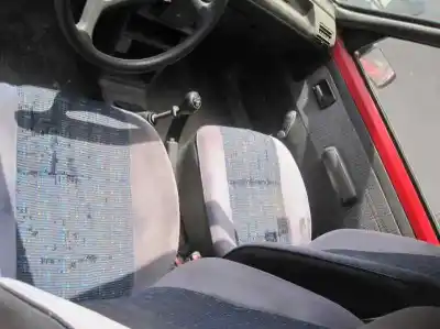 Véhicule à la ferraille peugeot 205 berlina 1.3 gasolina de l'année 1986 alimenté 1g1e