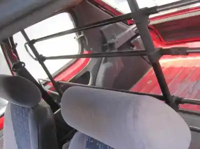 Véhicule à la ferraille peugeot 205 berlina 1.3 gasolina de l'année 1986 alimenté 1g1e