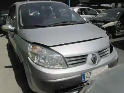 Veicolo di demolizione RENAULT SCÉNIC II (JM0/1_) 1.6 (JM0C JM0J JM1B) dell'anno 2005 alimentato K4M782