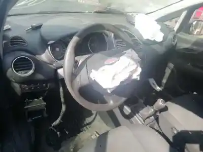 Veículo de Sucata fiat punto (199) easy do ano 2015 alimentado 169a4000