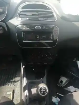 Veículo de Sucata fiat punto (199) easy do ano 2015 alimentado 169a4000