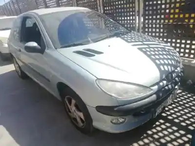 Vehicul casat peugeot 206 berlina xs al anului 2002 alimentat nfu