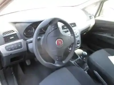 Veículo de Sucata fiat punto (199) easy do ano 2013 alimentado 169a4000