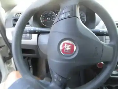 Veículo de Sucata fiat punto (199) easy do ano 2013 alimentado 169a4000