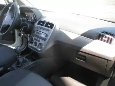 Veículo de Sucata fiat punto (199) easy do ano 2013 alimentado 169a4000