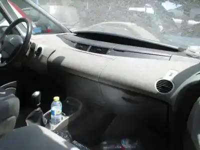 Scrapping Vehicle renault espace iv (jk0) 2.0 dynamique [2.0 ltr. - 110 kw dci diesel fap] of the year 2004 powered g9t742